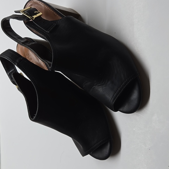 Old Navy Block Heel Sandals - Picture 1 of 5